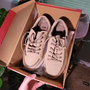 Brand new billie tennis shoes size 10 wide